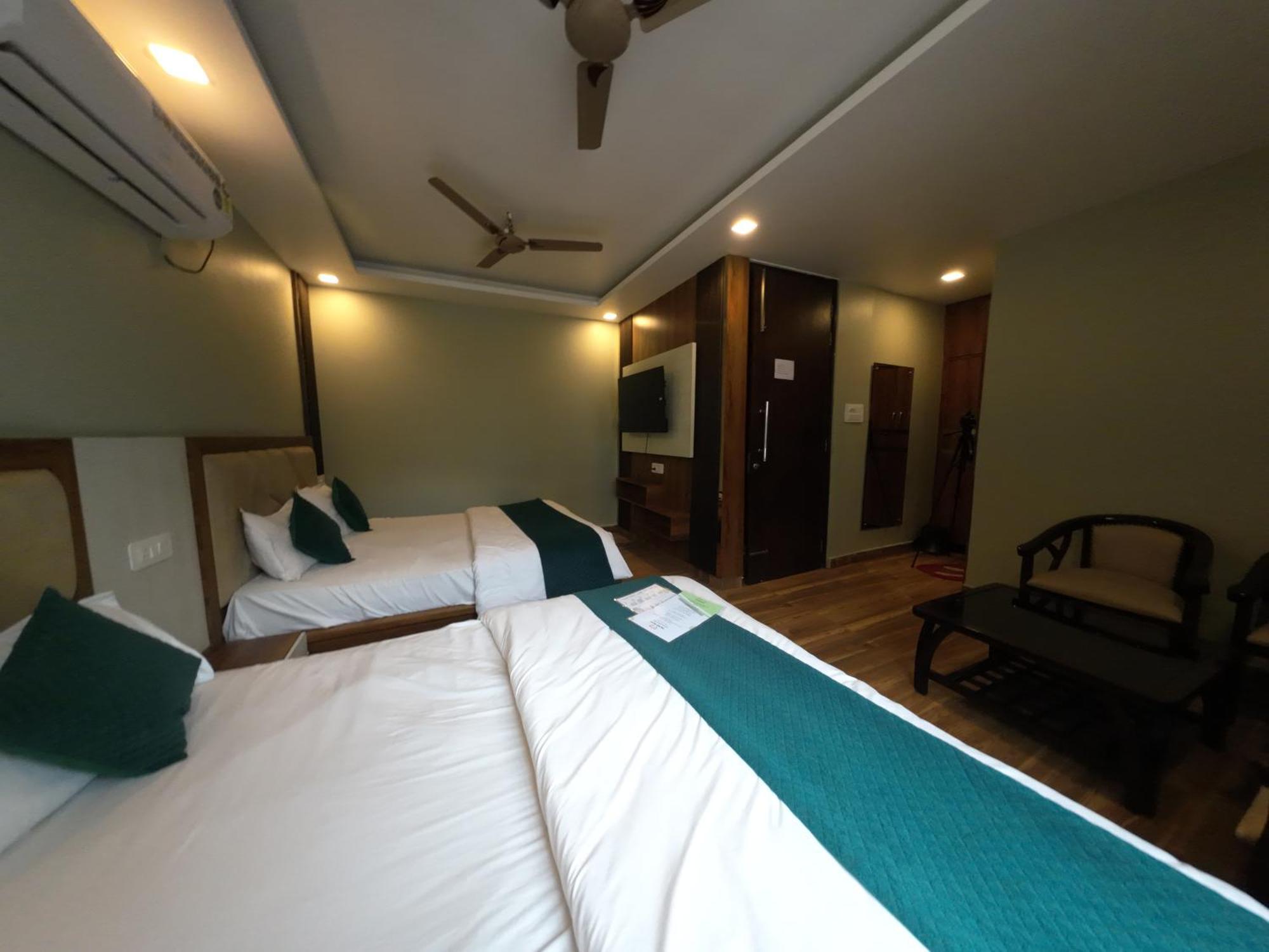 Hotel Hostel Vimal Ganga Rishīkesh Zewnętrze zdjęcie