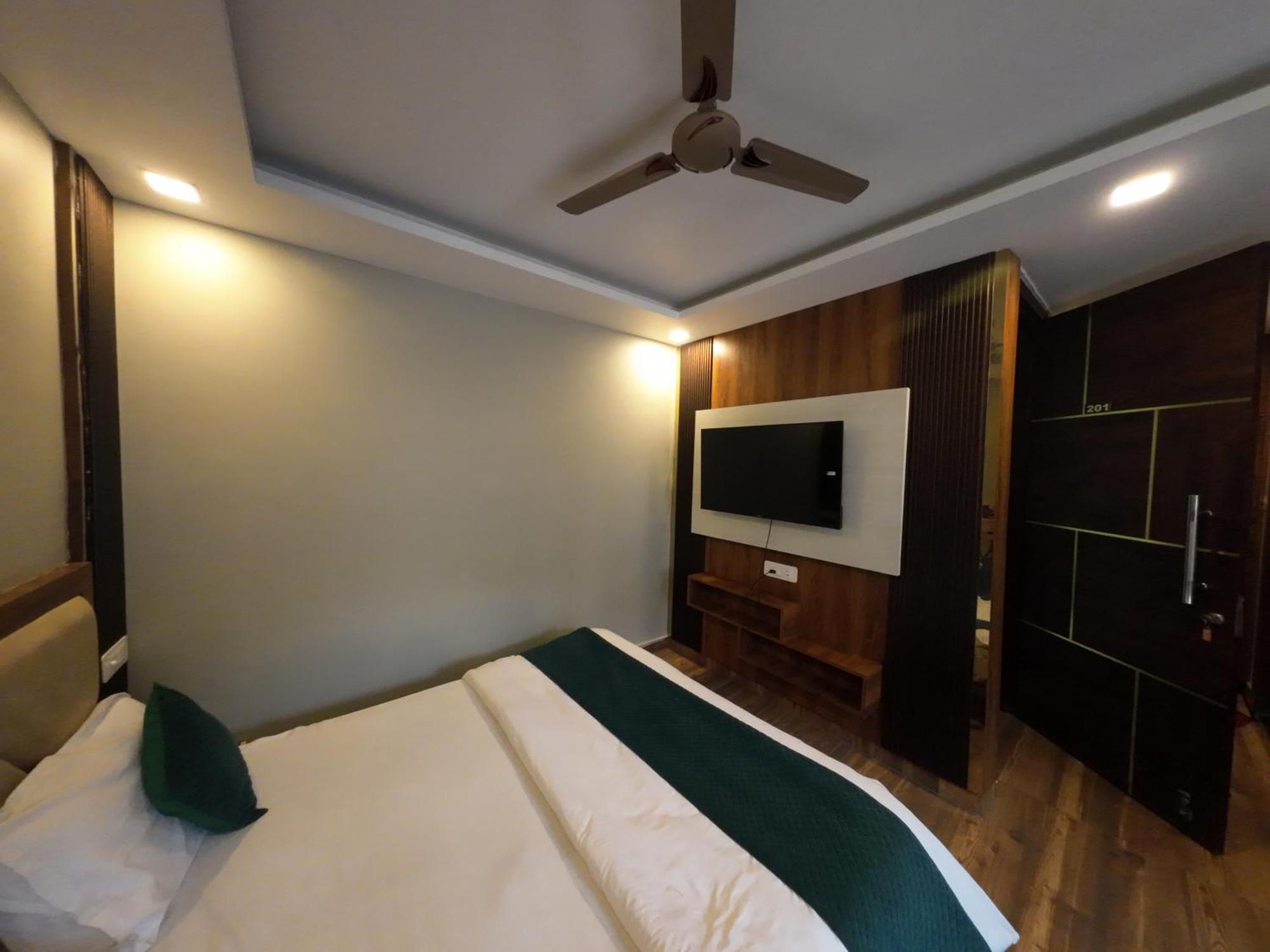 Hotel Hostel Vimal Ganga Rishīkesh Zewnętrze zdjęcie